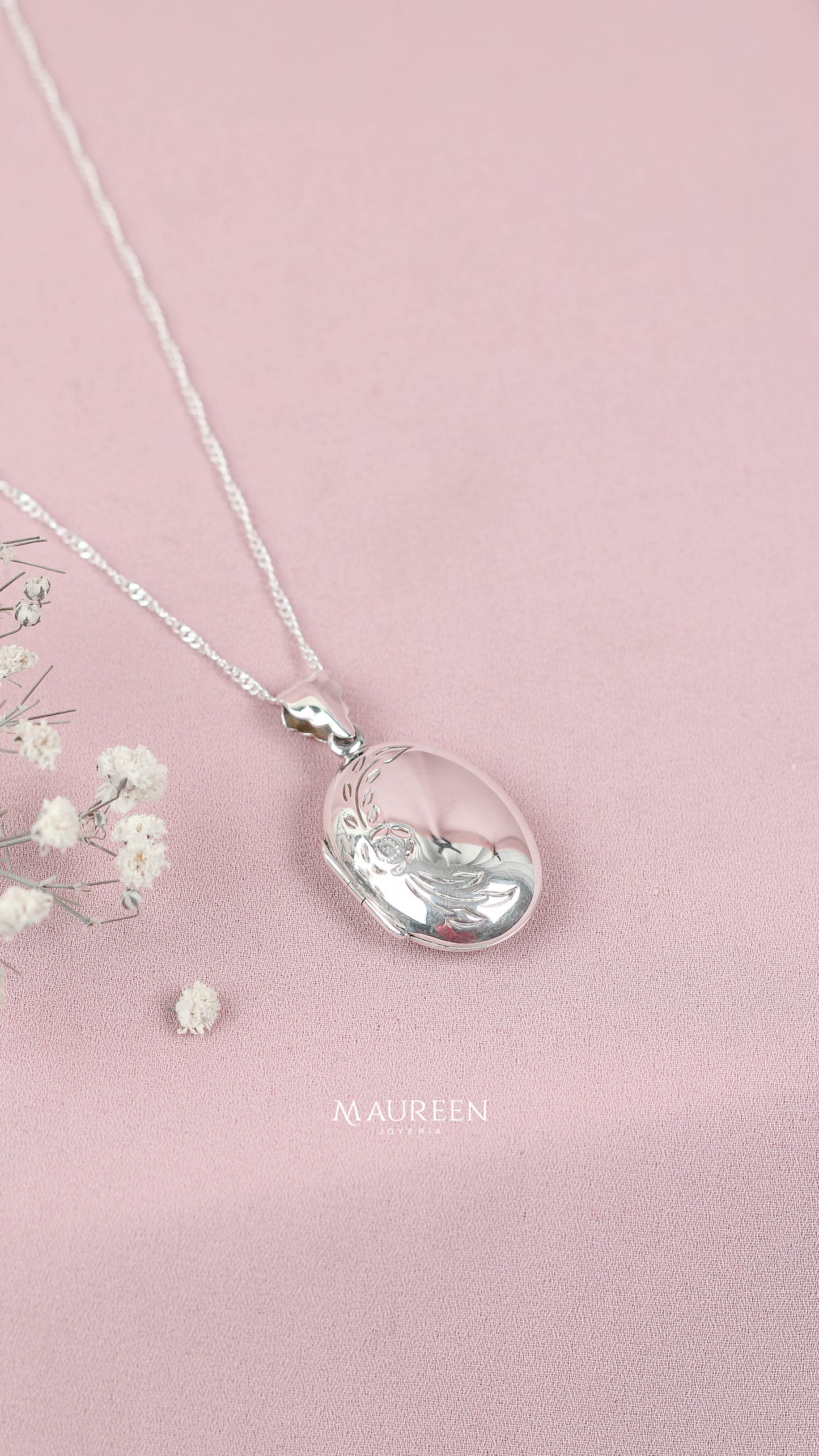 Dije relicario ovalado con rosa y hojas - plata