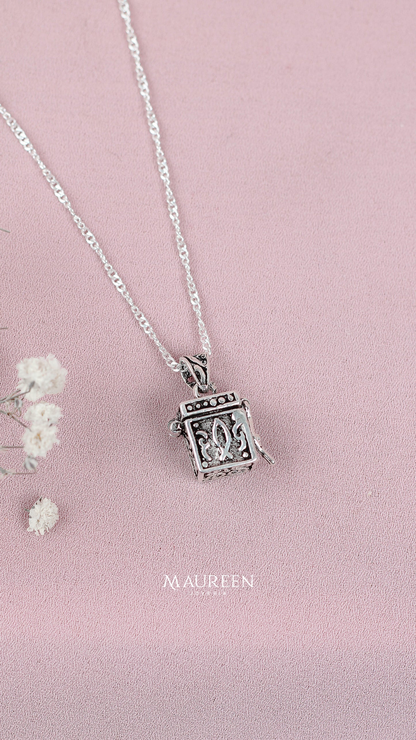 Dije relicario cofre con cruz - plata