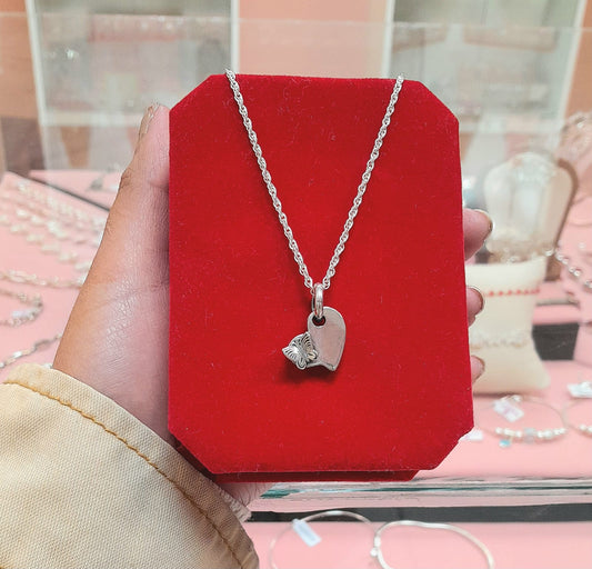 Dije corazon encajonado con mariposa - Plata quemada