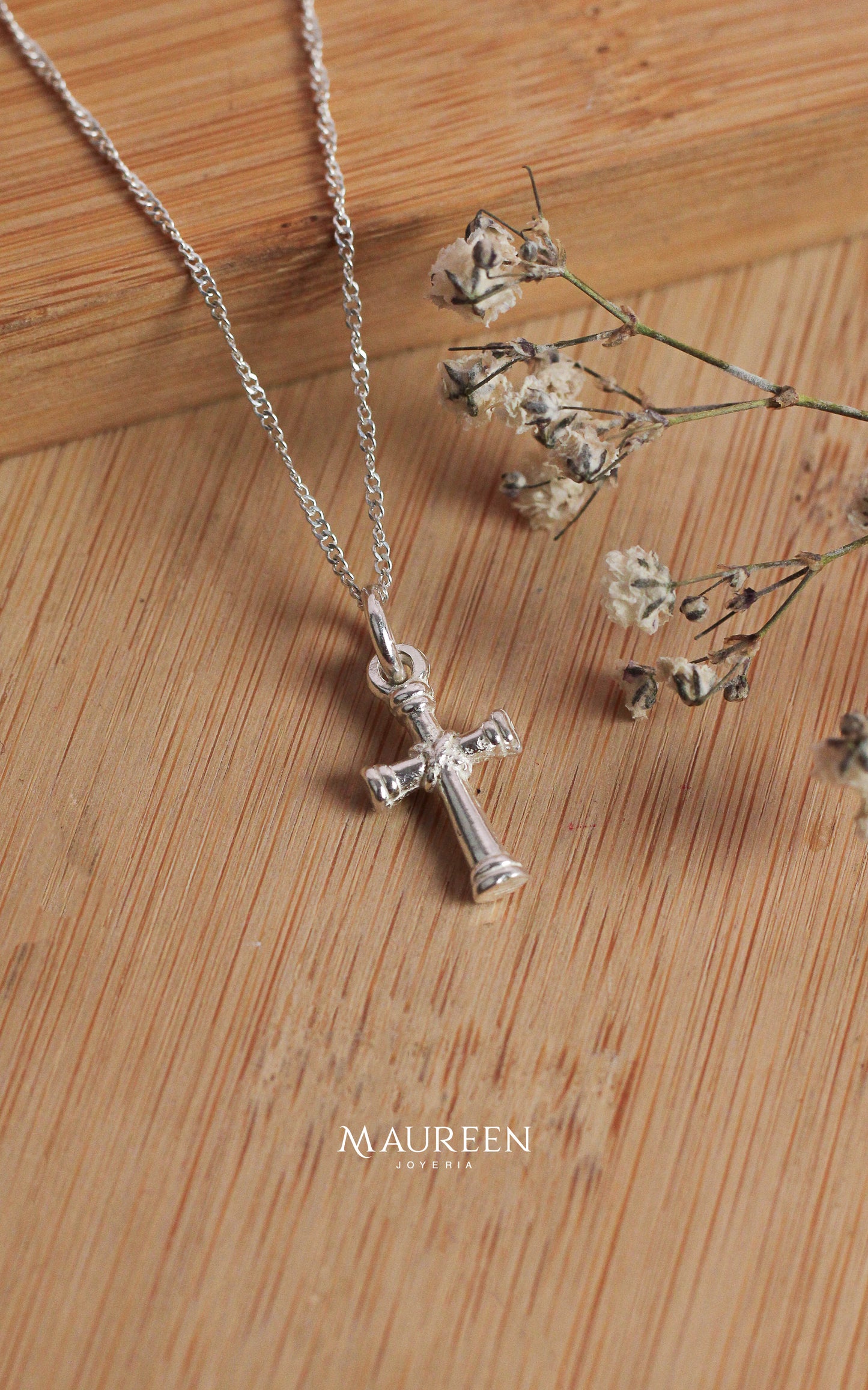 Dije mini cruz tubular rayas - plata