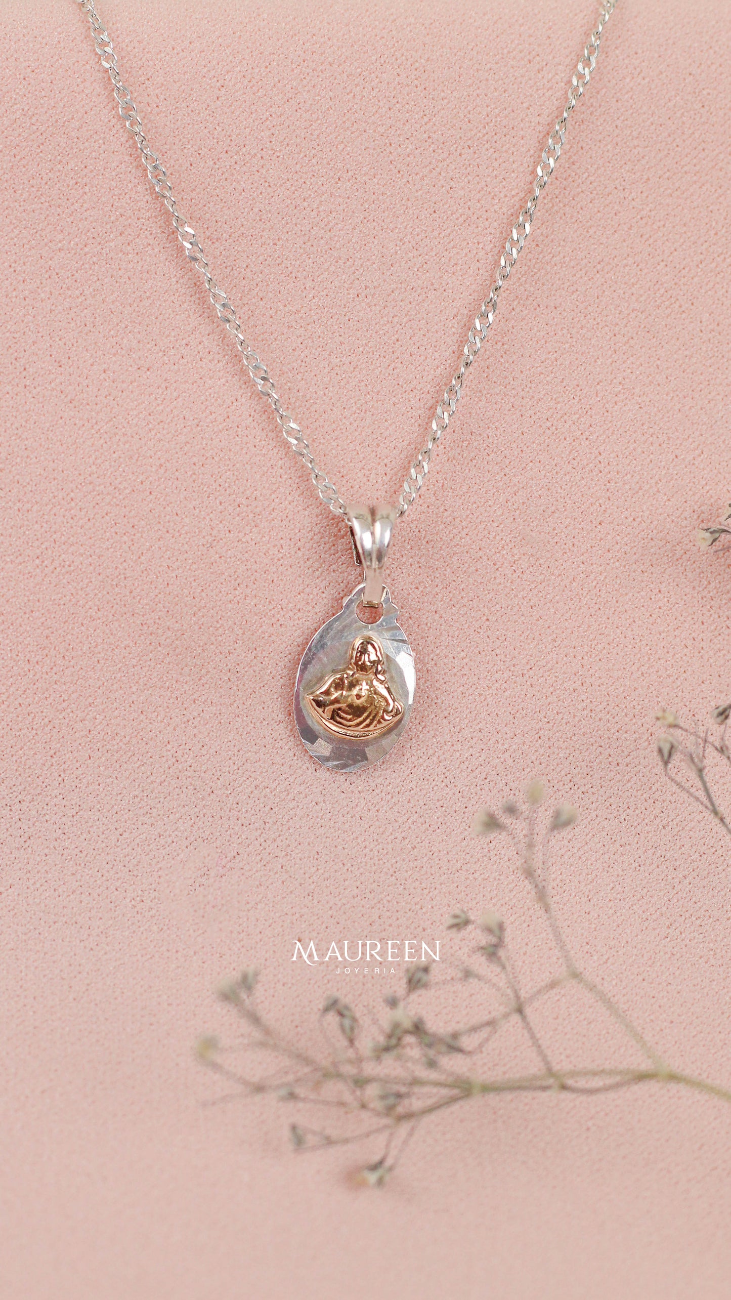 Dije gota con Sagrado Corazon de Jesus - Plata/Oro