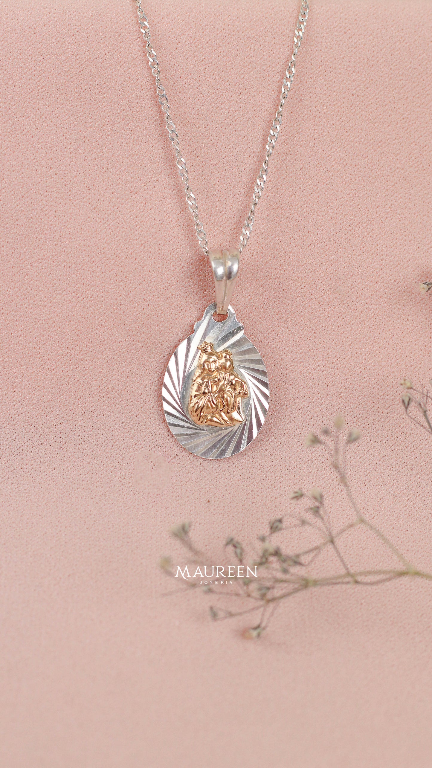 Dije gota con virgen del carmen - Plata/Oro