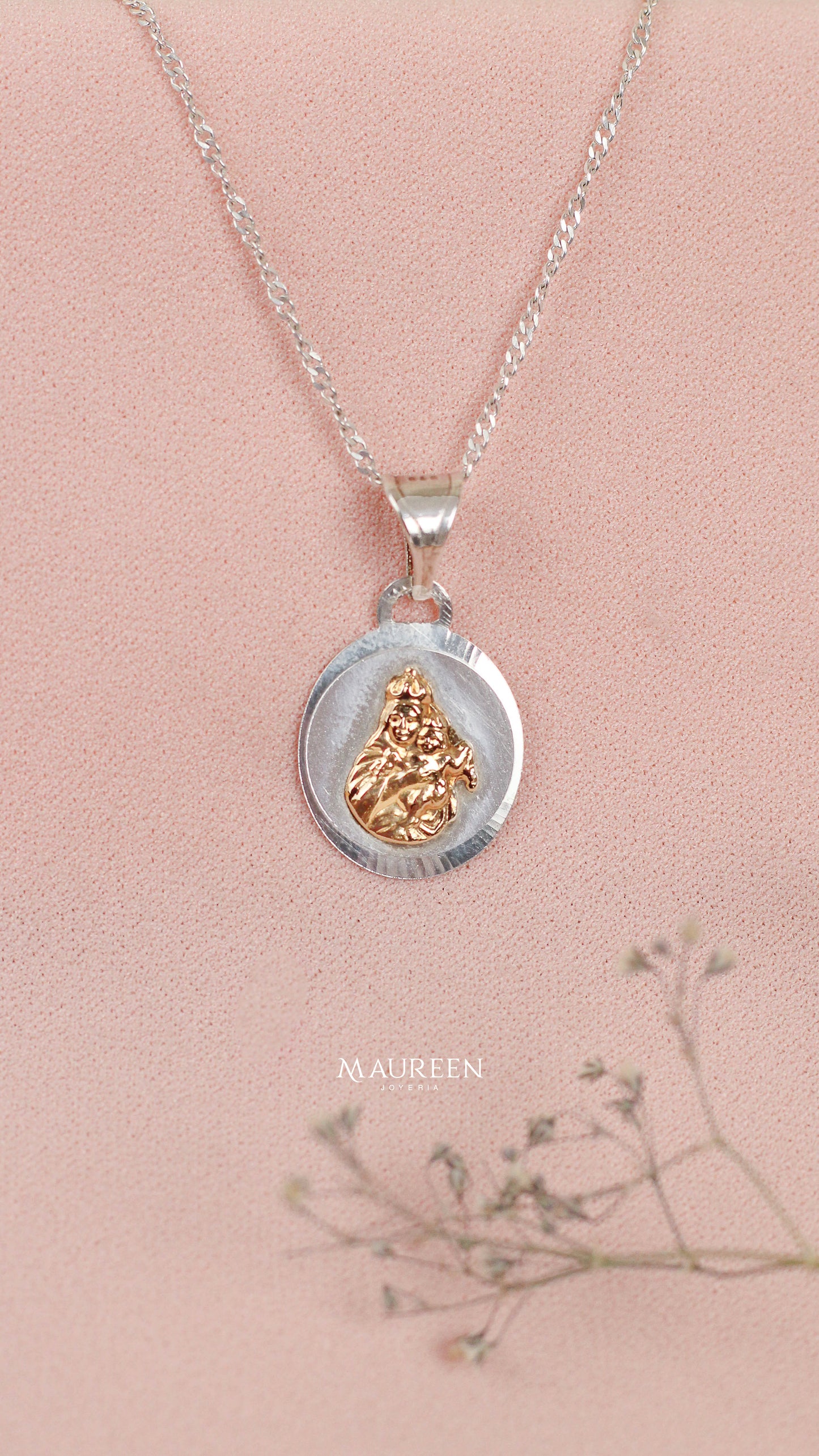 Dije ovalado con Virgen del Carmen - Plata/Oro