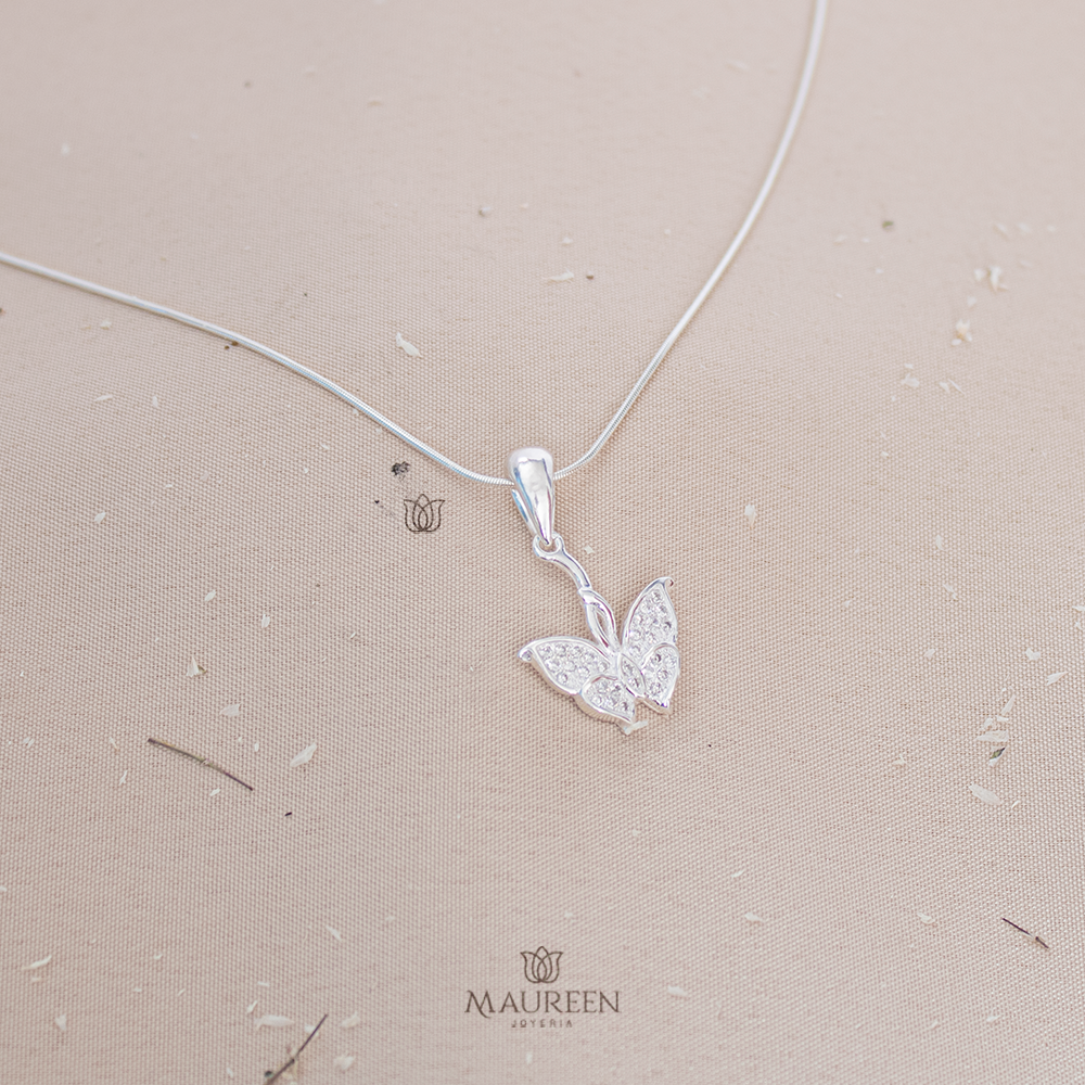 Dije mariposa con circones