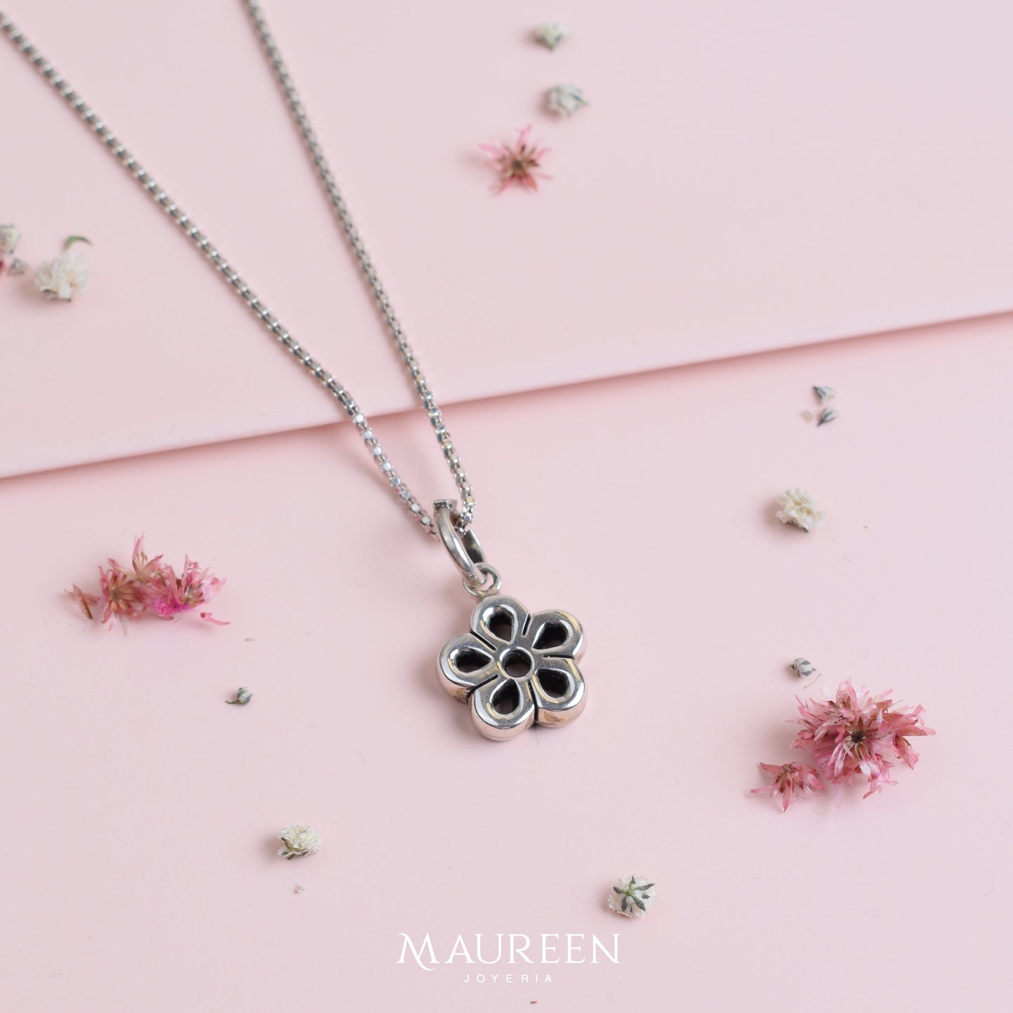 Dije flor cinco pétalos encajonado - Plata