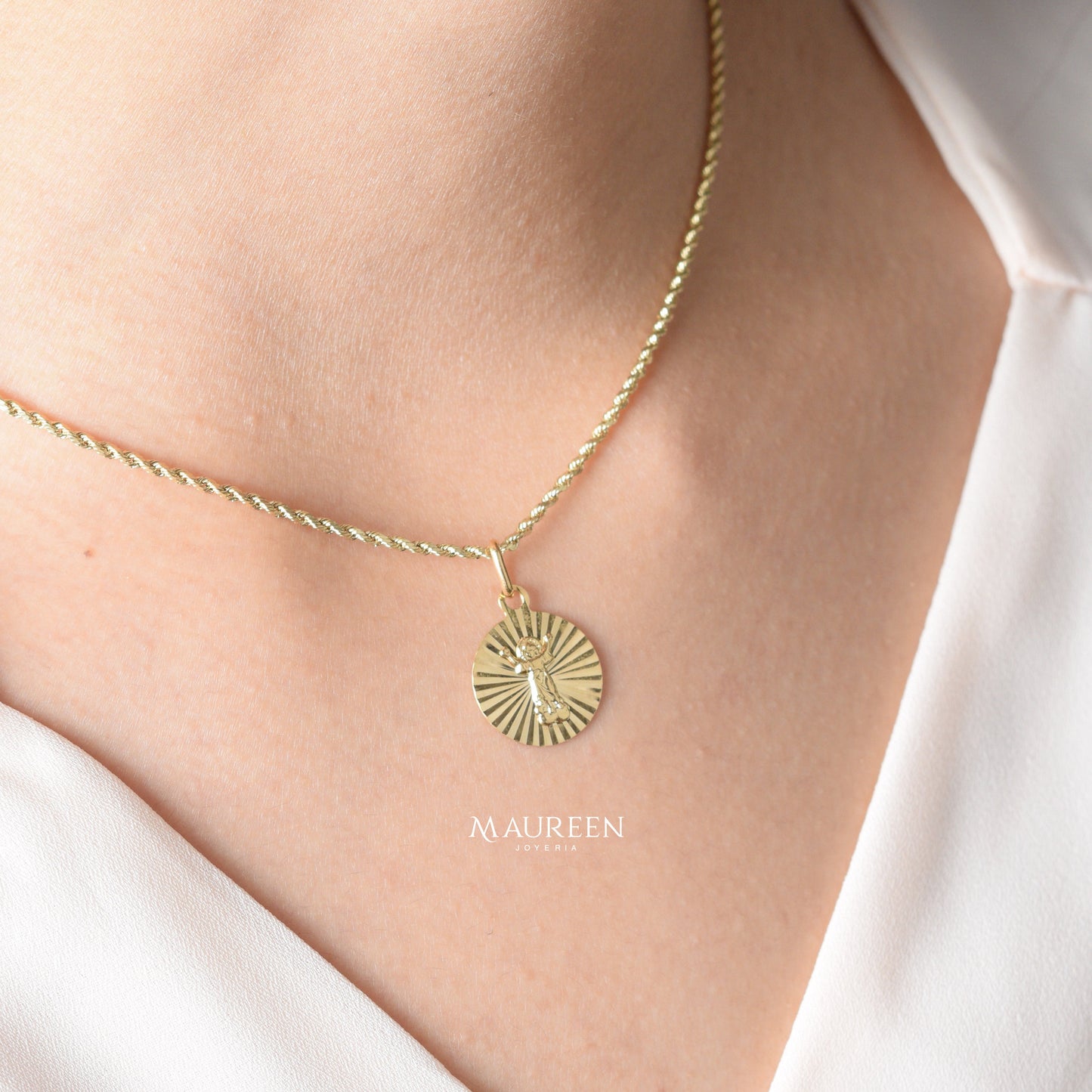 Dije Divino Niño diamantado circular - Oro