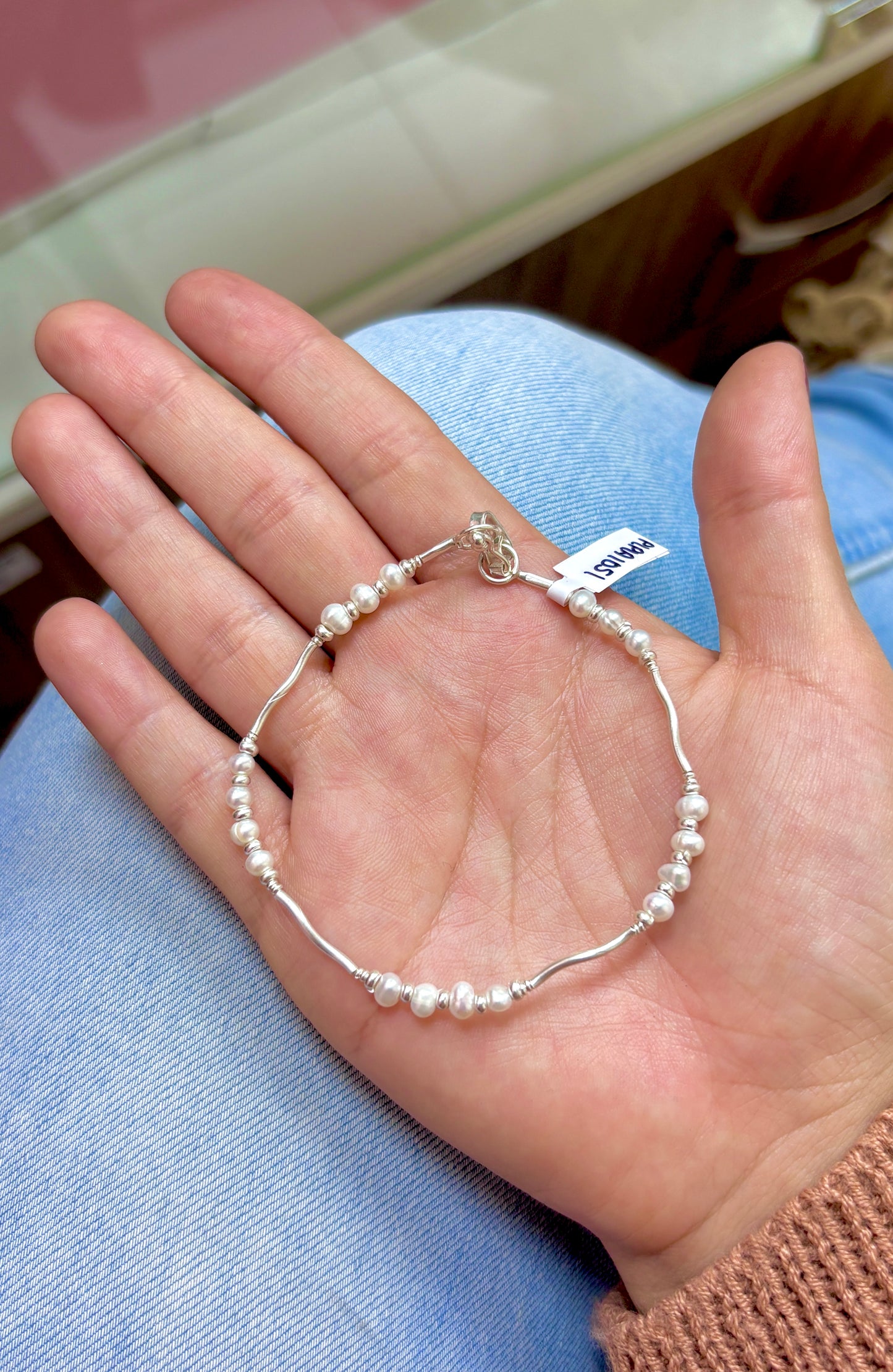 Pulsera perlas pequeñas con tubo ondeado - Plata