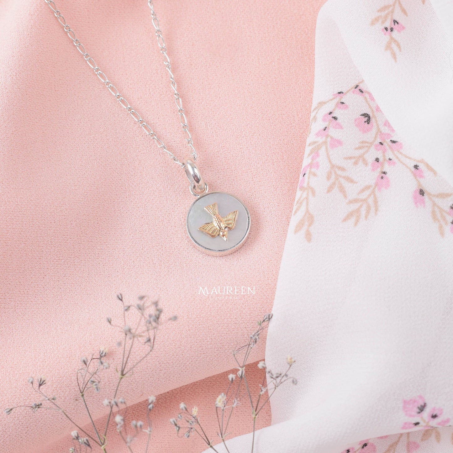 Dije Espíritu Santo nácar con plata/oro