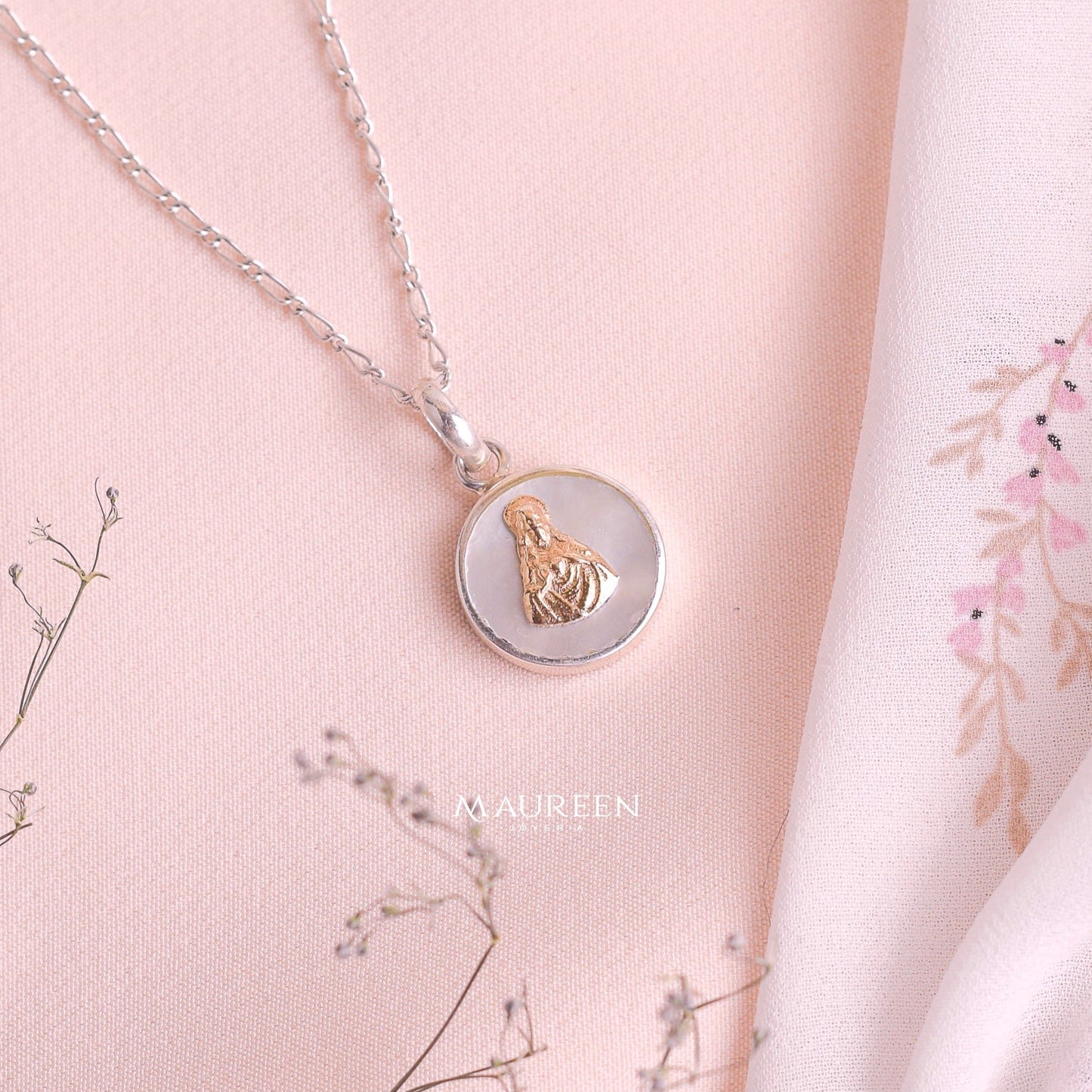 Dije Sagrado Corazón nácar con plata/oro