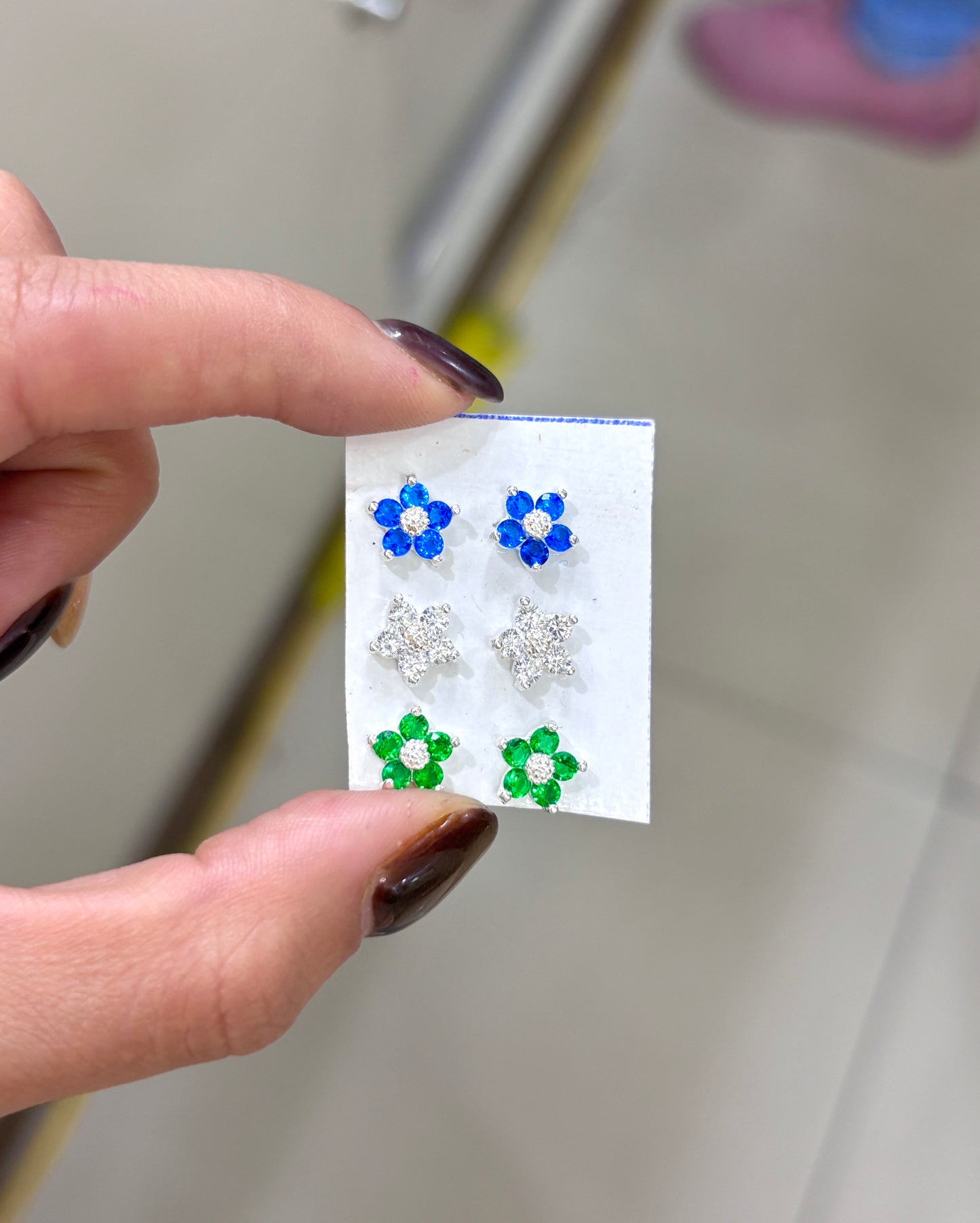 Arete tornillo Flor con circon- Plata