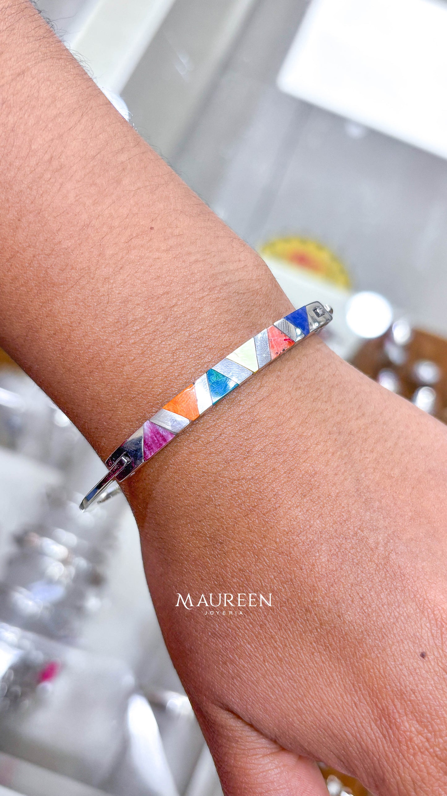 Puñera ovalada piedras naturales arcoiris triangulos - Plata