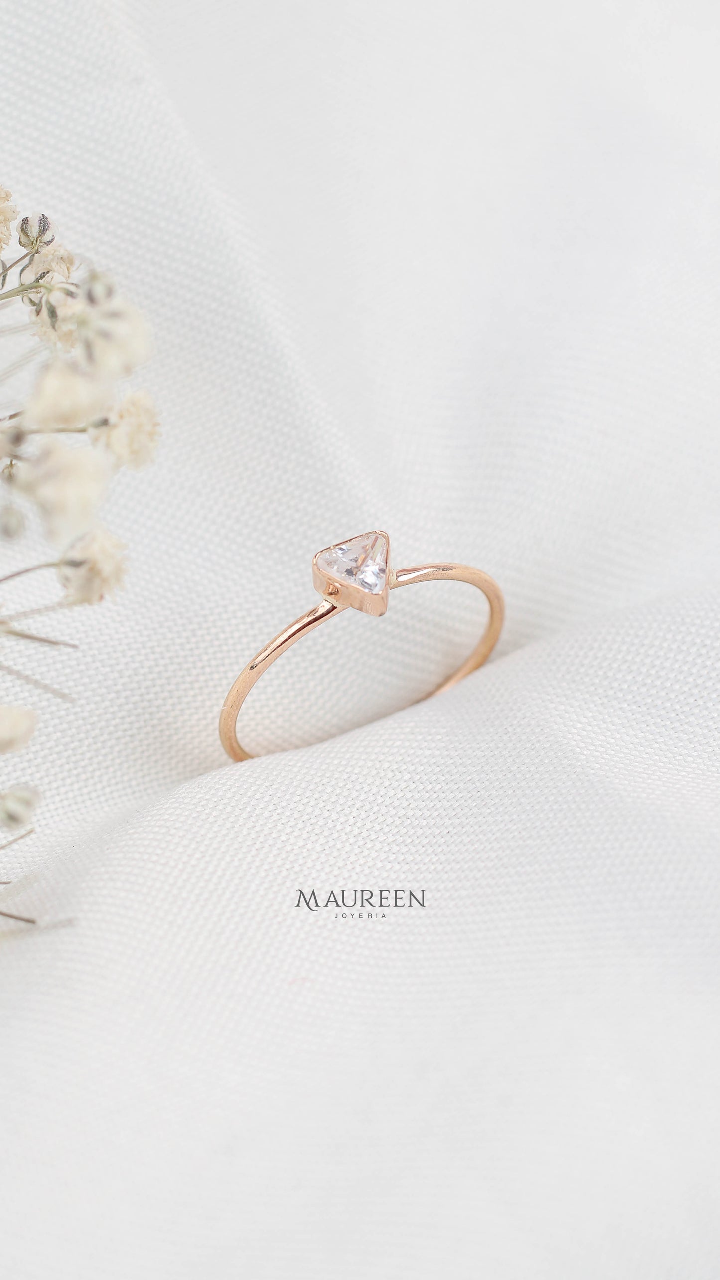 Anillo geo triangulo - Oro