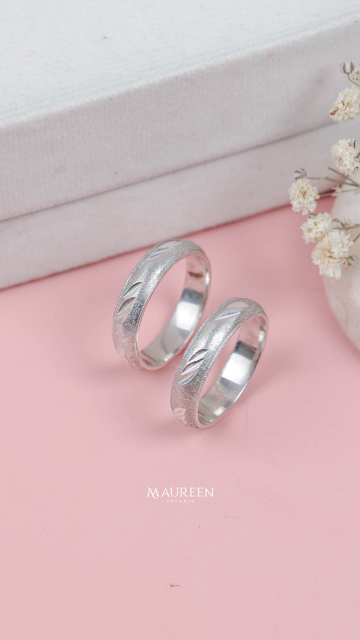 Aros de matrimonio diamantado dos hojas - Plata