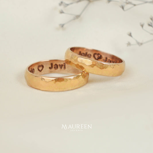 Aros de matrimonio modelo martillado - Oro