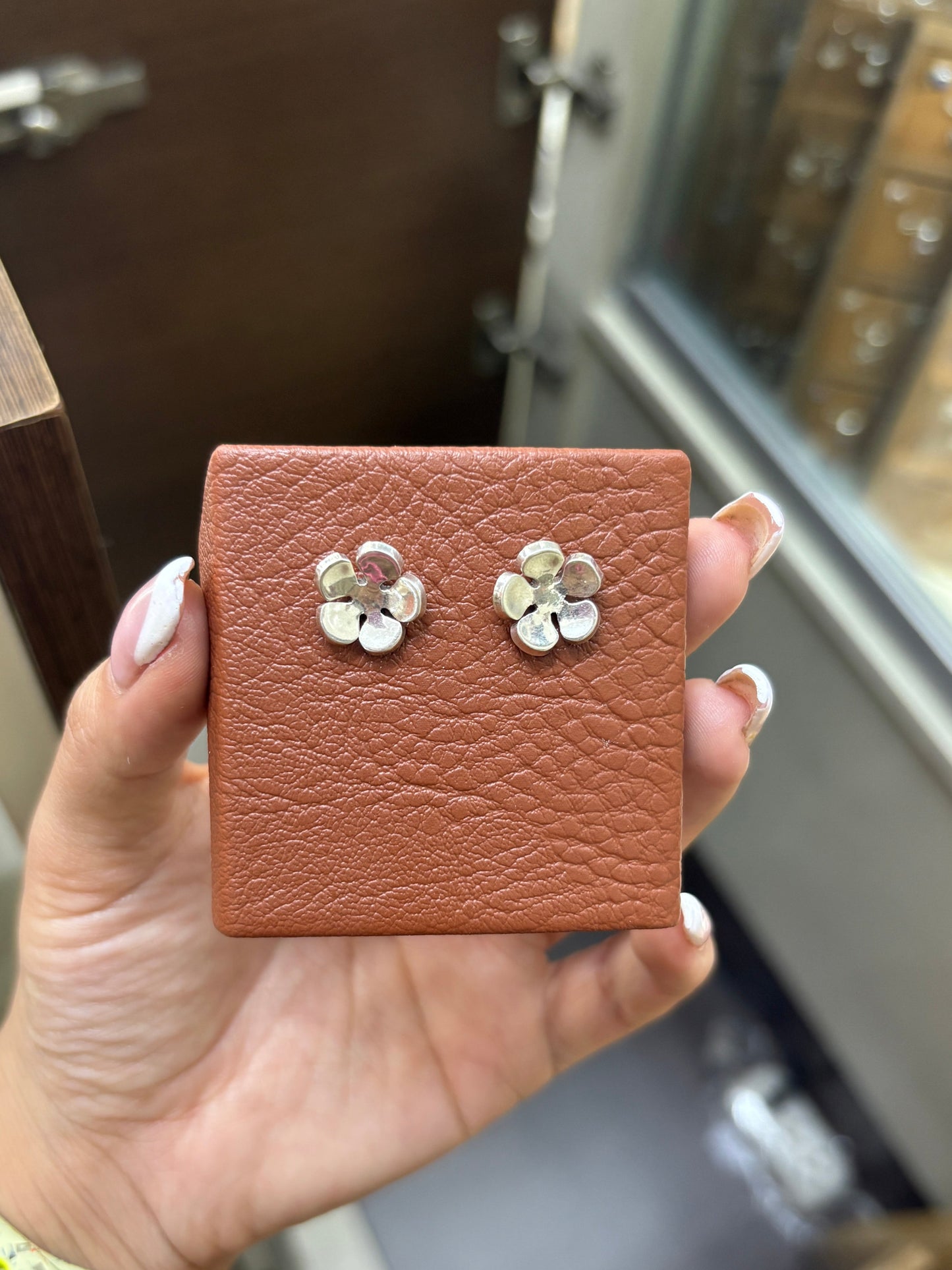 Arete flor encajonado 5 petalos - Plata