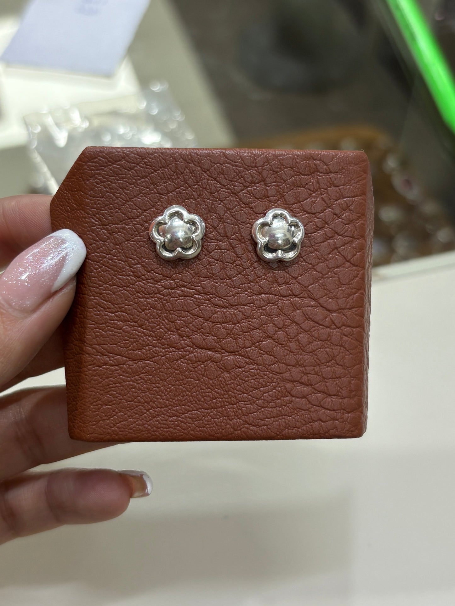 Arete flor chapa pegado - Plata