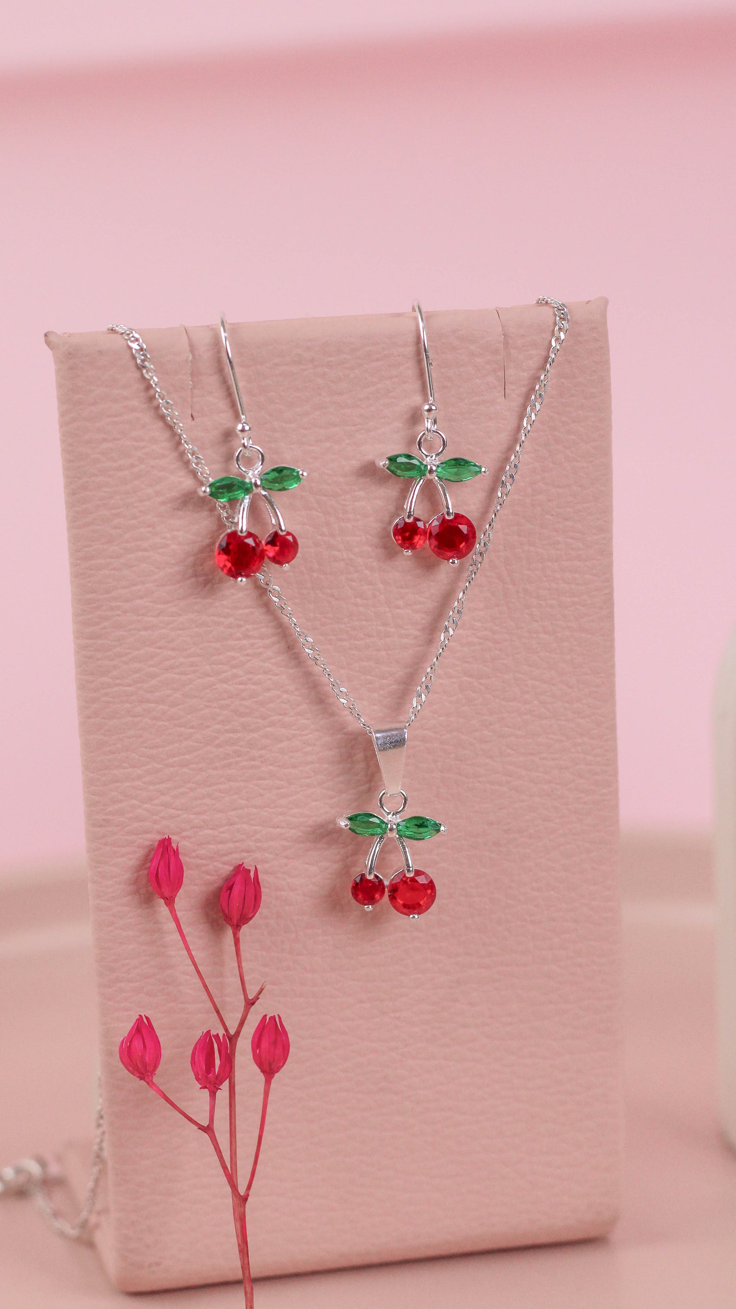 Juego cereza colgante rubi y esmeralda - Plata