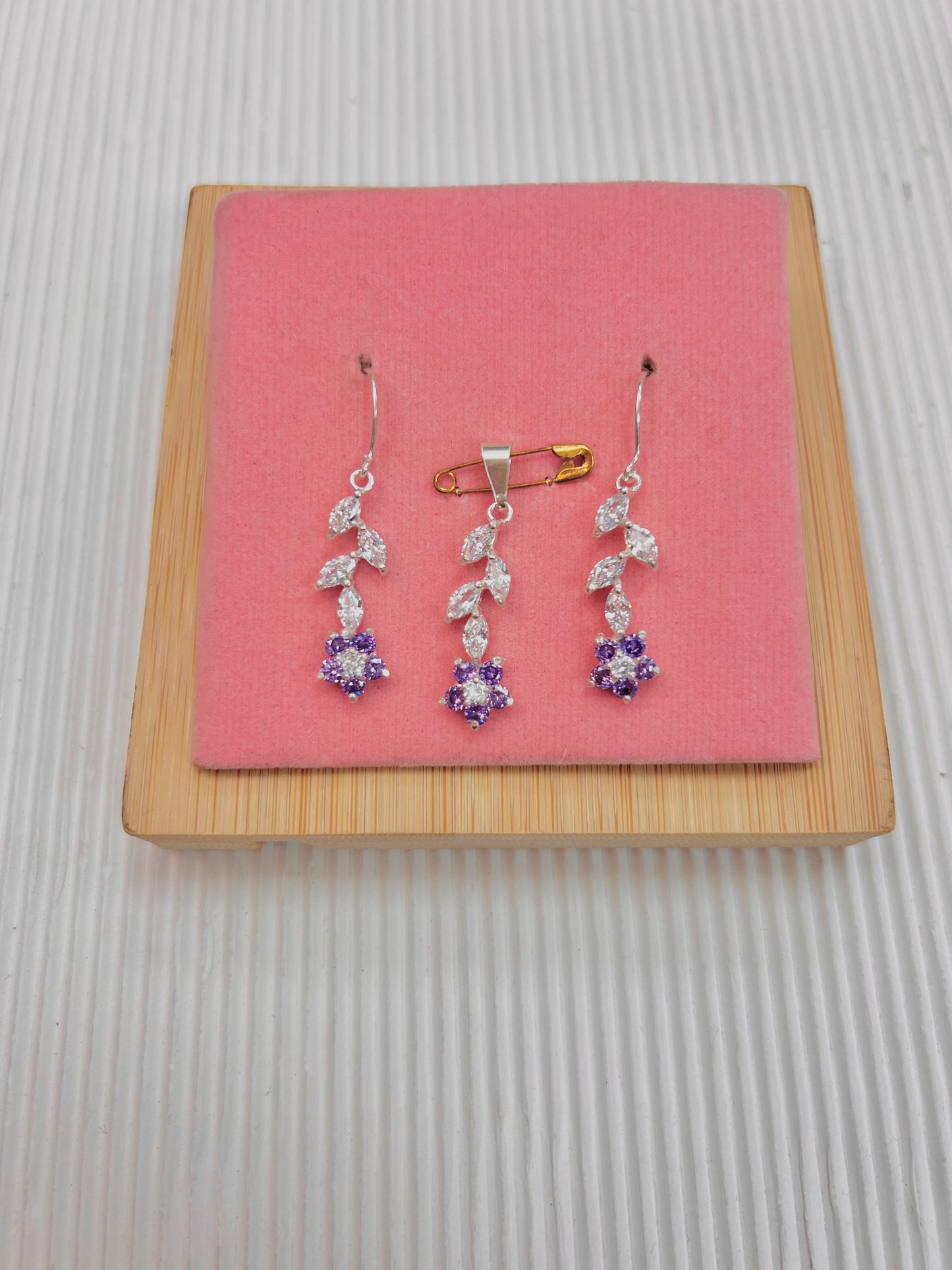 Juego flores con circones morada colgante - plata