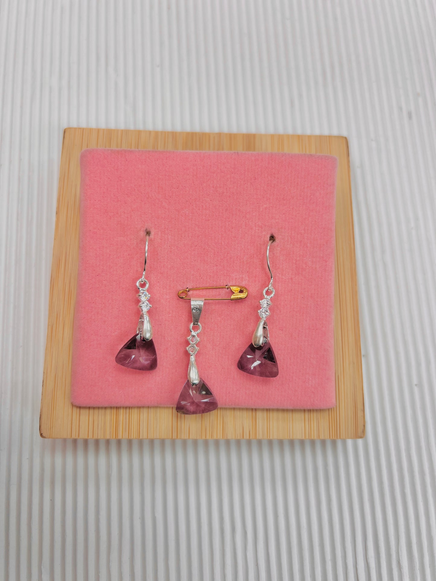 Juego tornasolado triangular colgante - plata