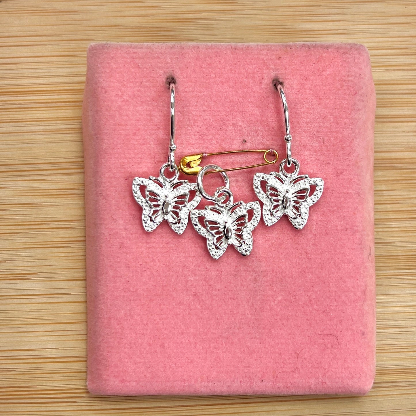 Juego mariposa contorno martillado colgante - plata