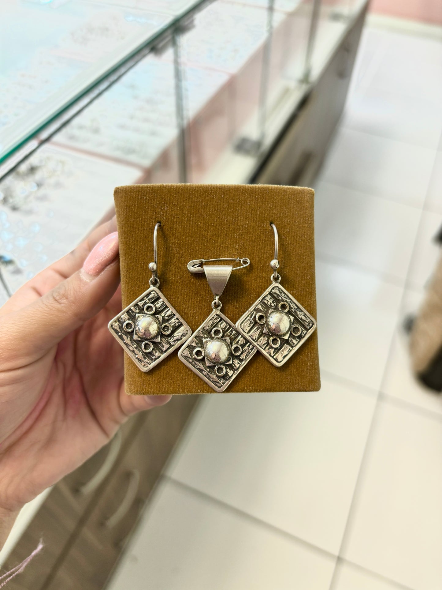 Juego cuadrados texturados con circulos -Plata quemada