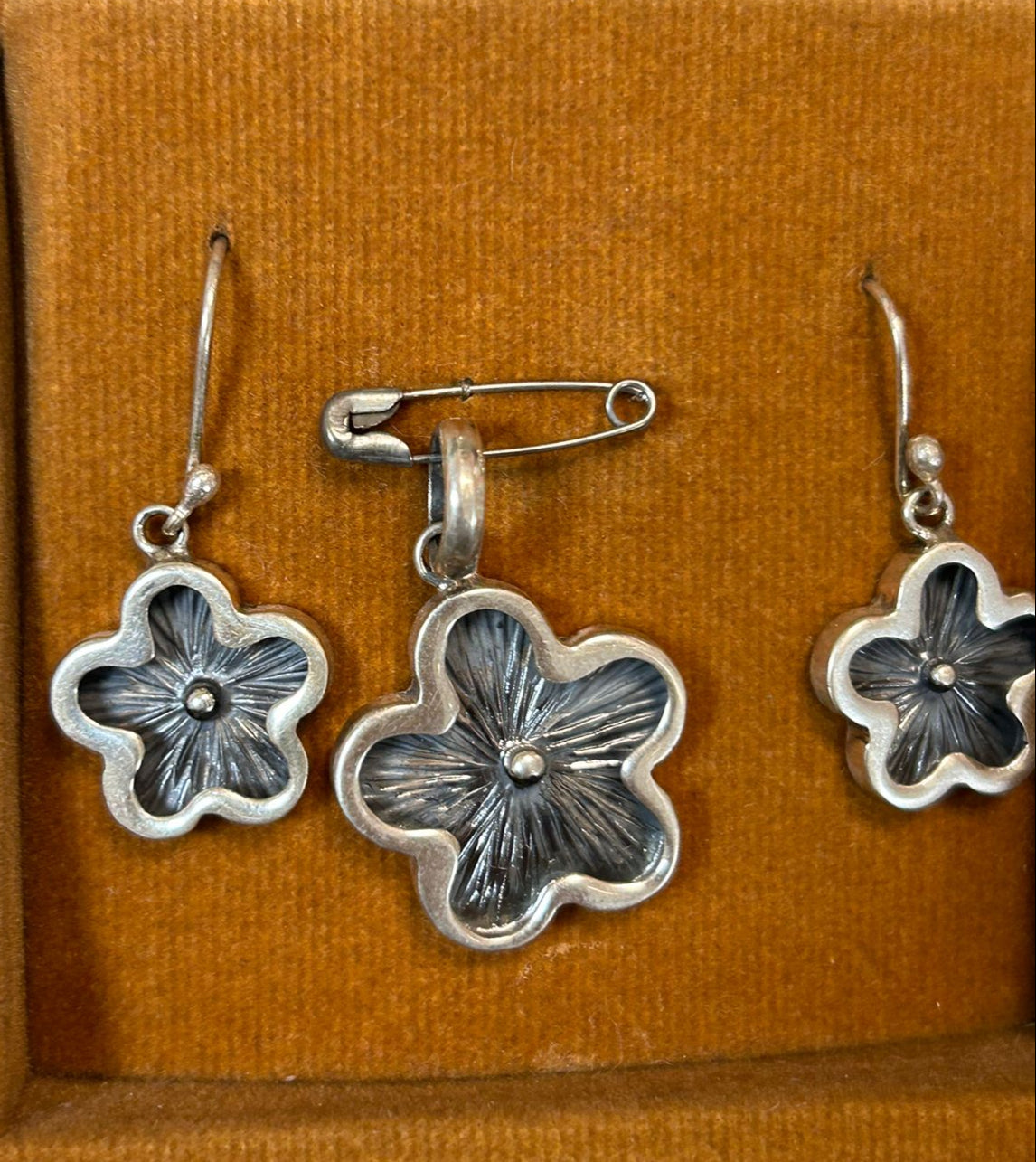 Juego flor encajonado - Plata quemada
