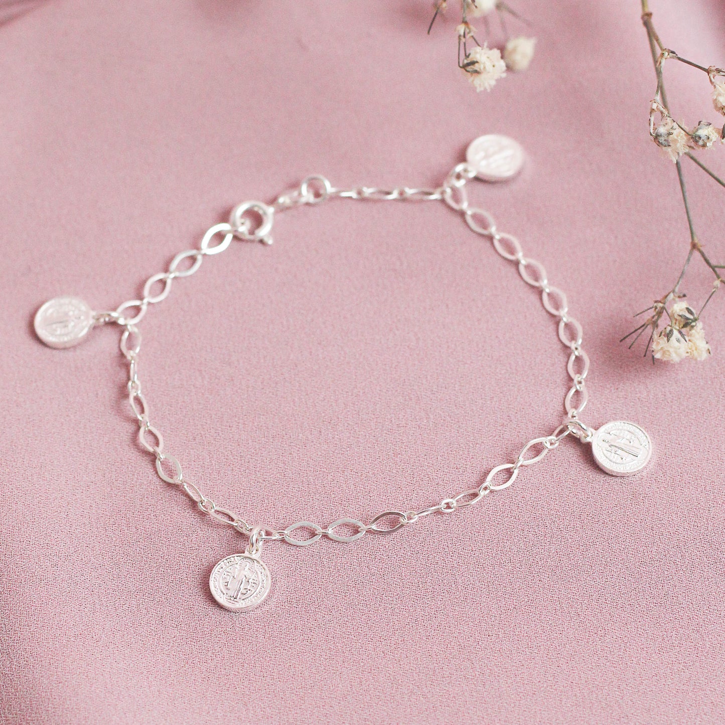 Pulsera dijes colgantes San Benito - Plata