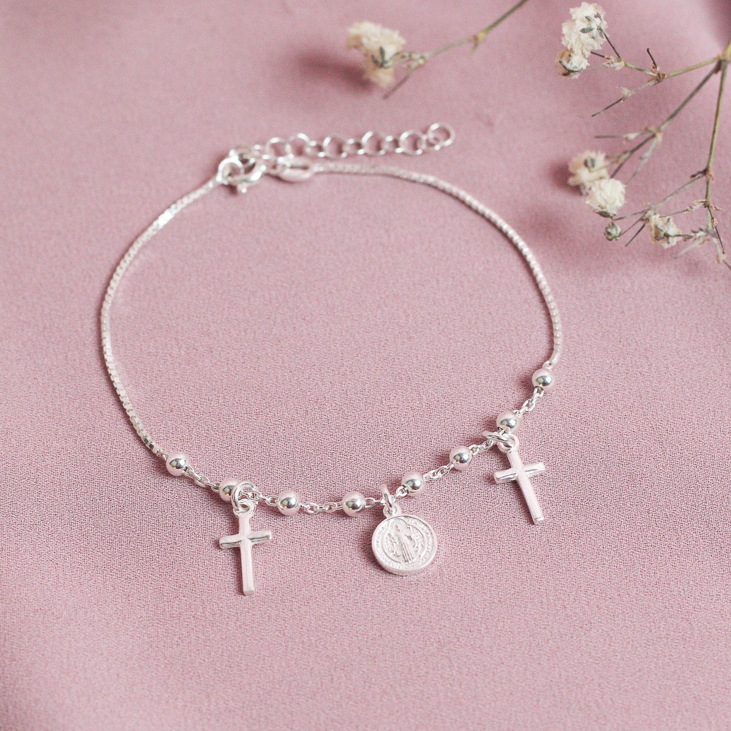 Pulsera dijes cruz y san benito- Plata