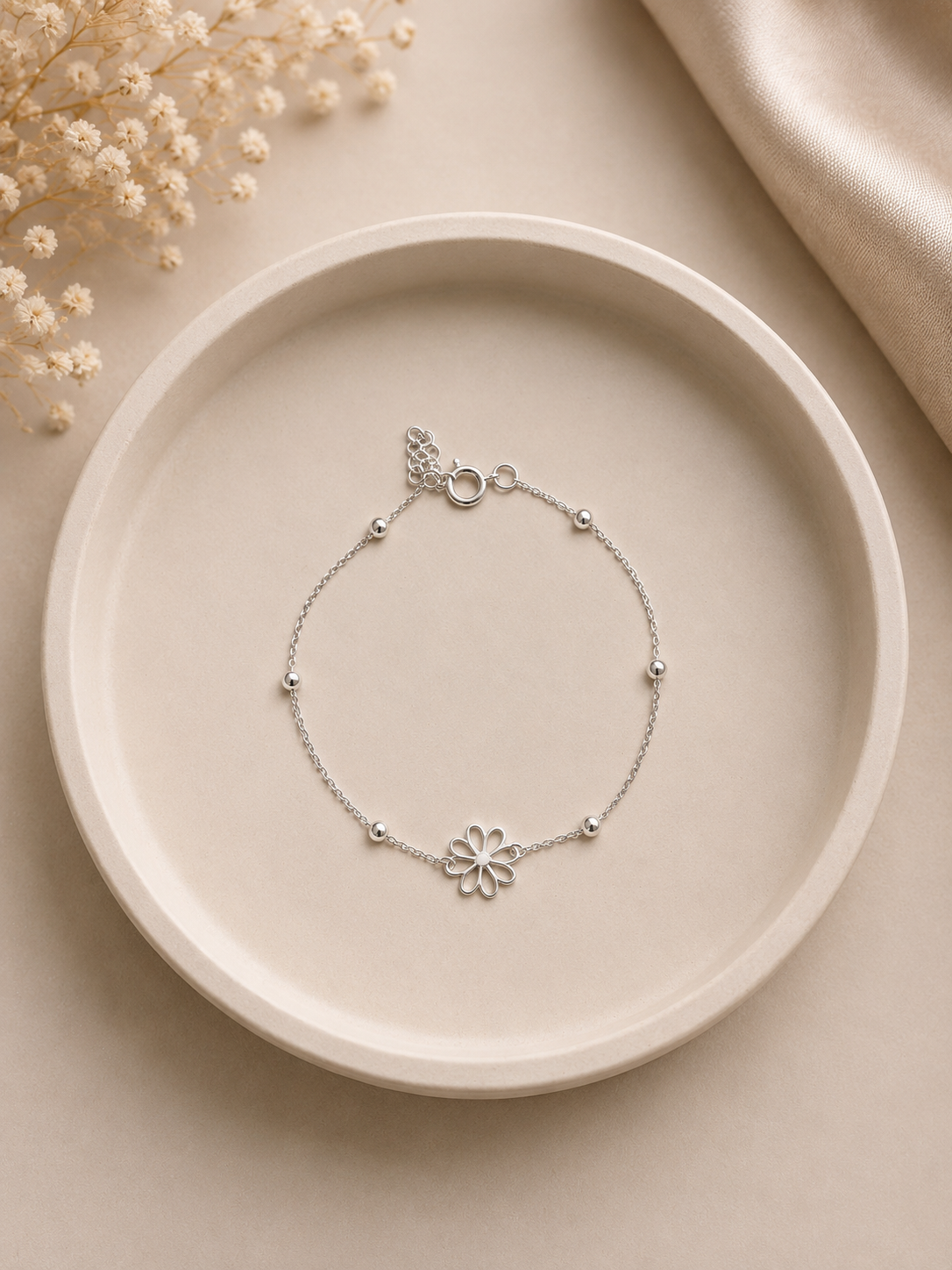 Pulsera con esferas y flor calada en medio - Plata