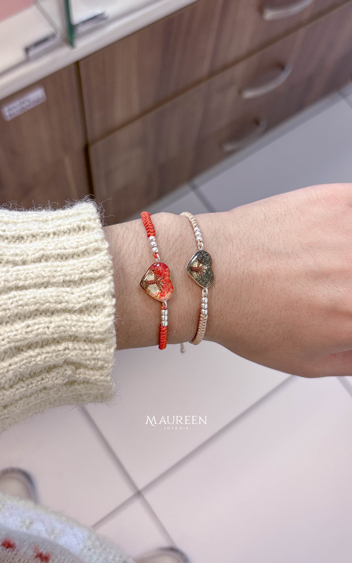 Pulsera corazon con arbol encapsulado hilo ajustable - Plata