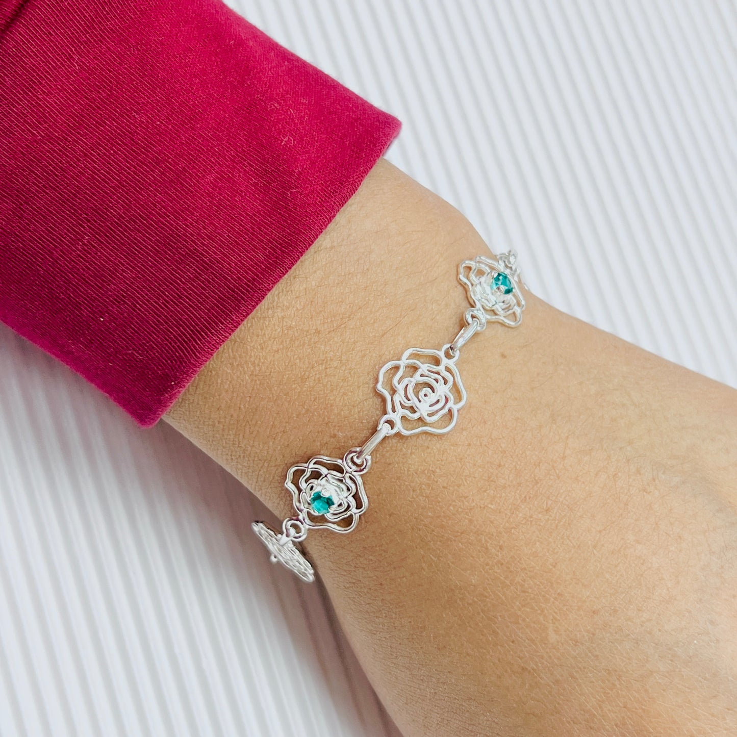 Pulsera rosa calada con circon verde - plata