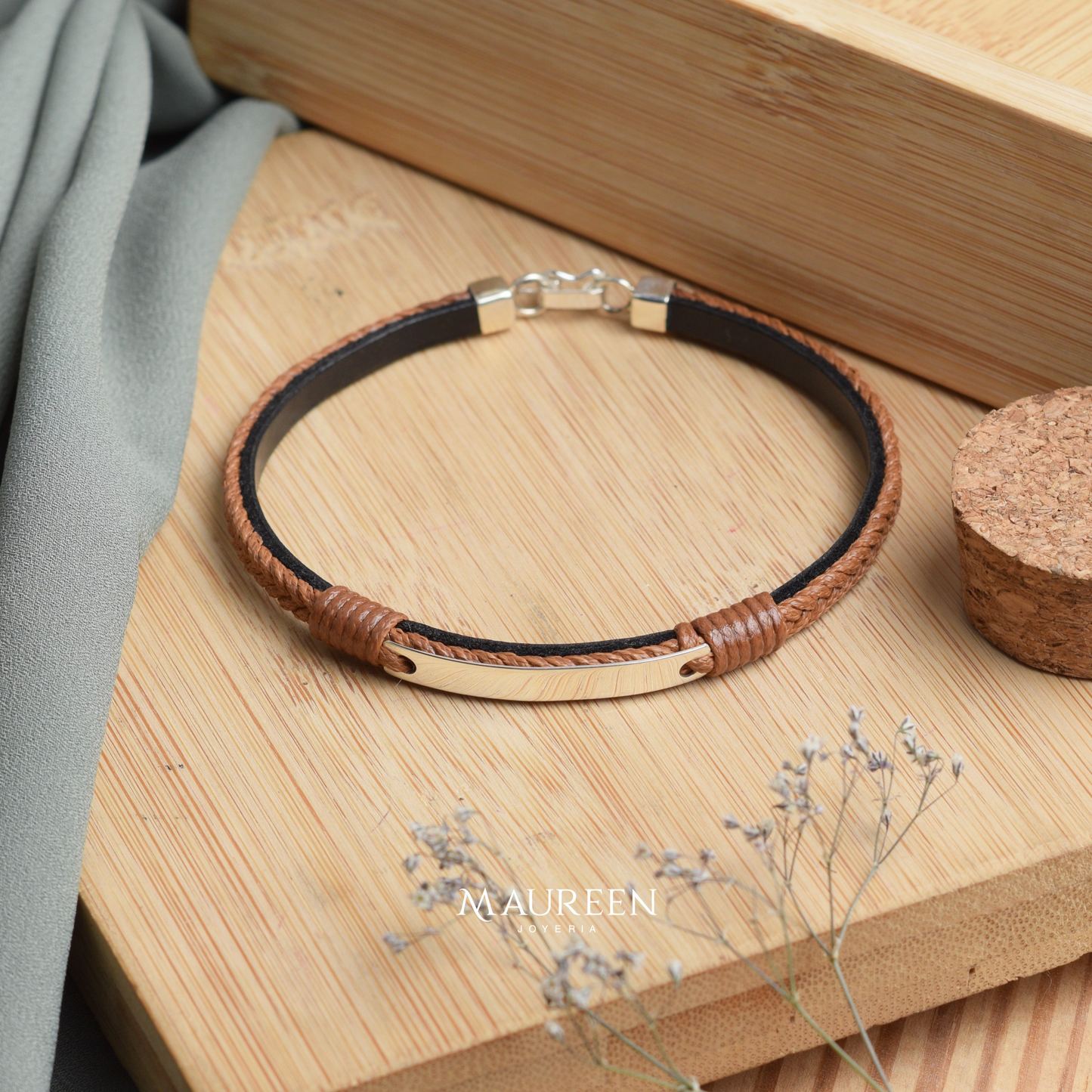 Pulsera de cuero cafe, negro y azul con placa - Plata