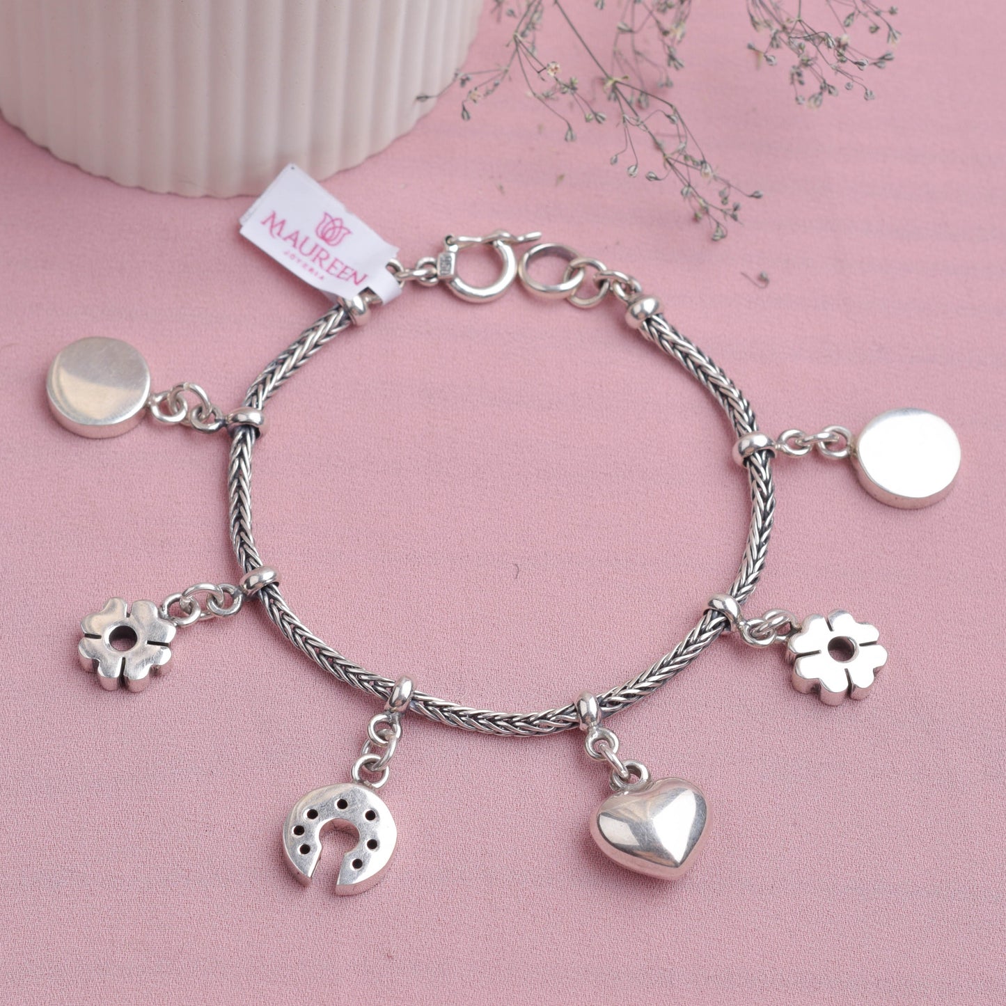 Pulsera dije herraje y flores - Plata quemada