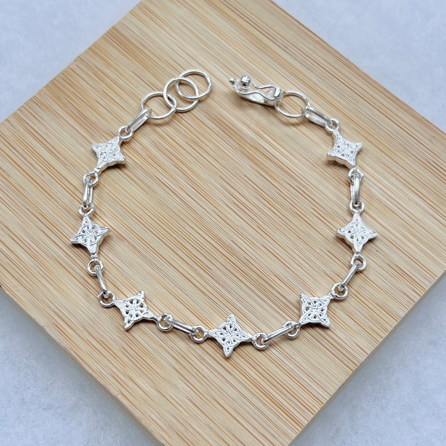 Pulsera mini nudos de bruja - plata