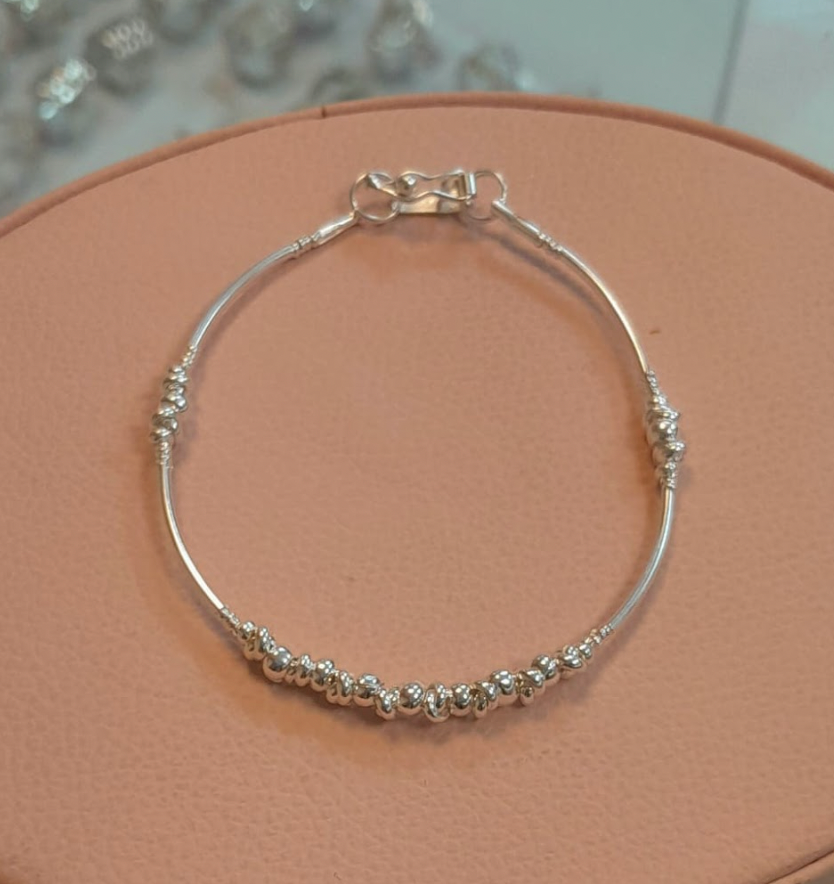 Pulsera chaquiras medianas con donas entrelazadas - Plata