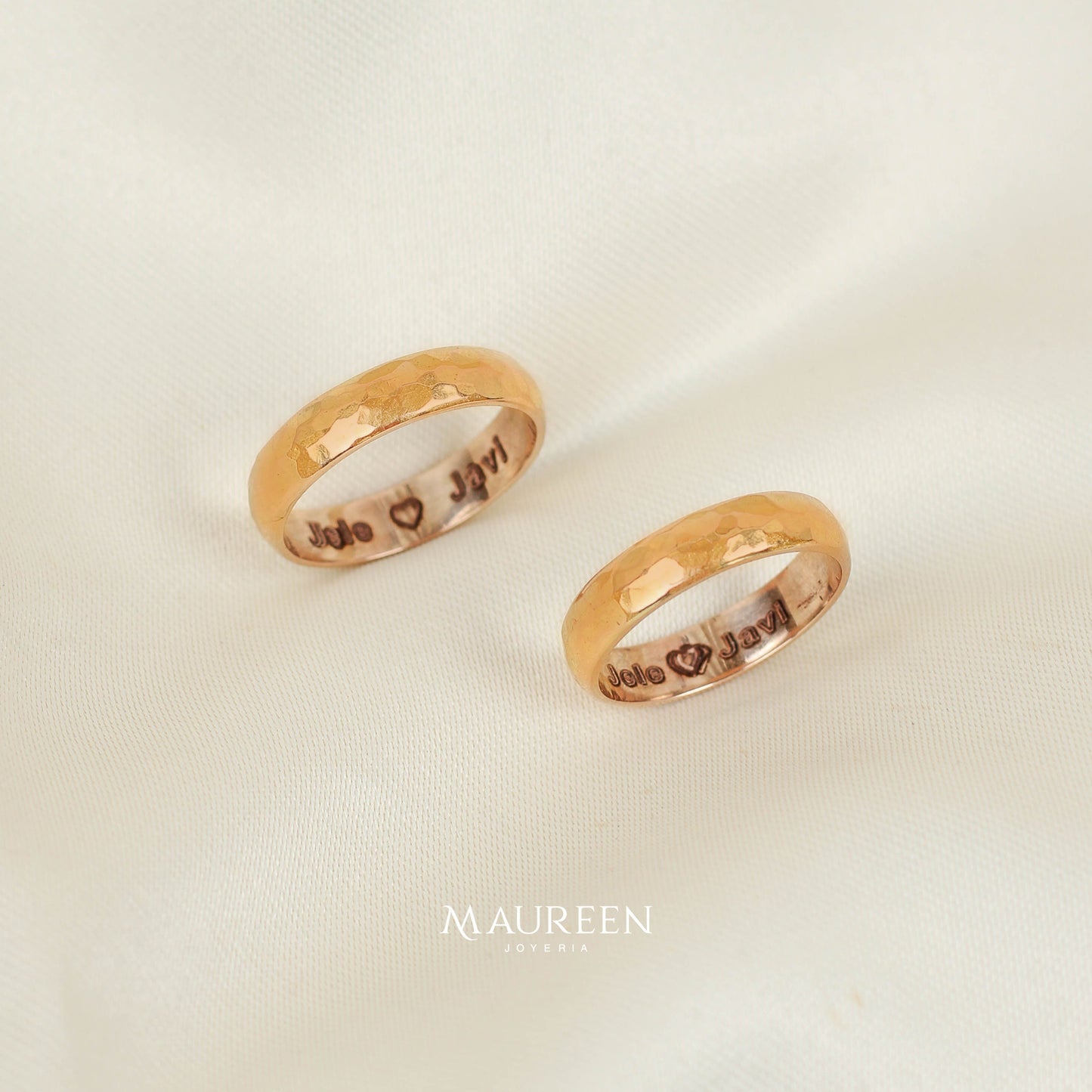 Aros de matrimonio modelo martillado - Oro