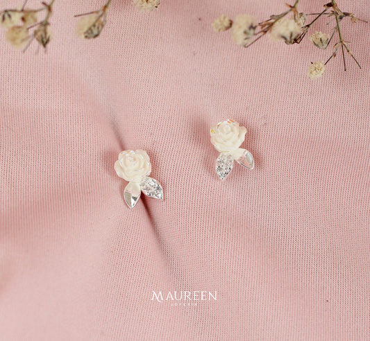 Arete rosa blanca con circones - plata