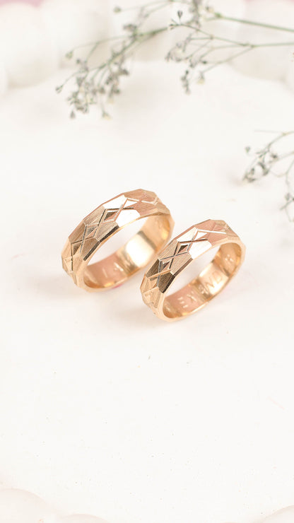 Aros de matrimonio en alto relieve - Oro