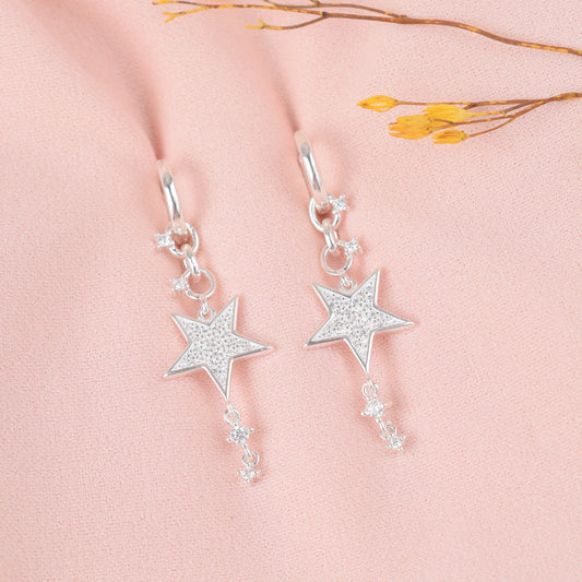 Argolla huggies estrella con circones - Plata