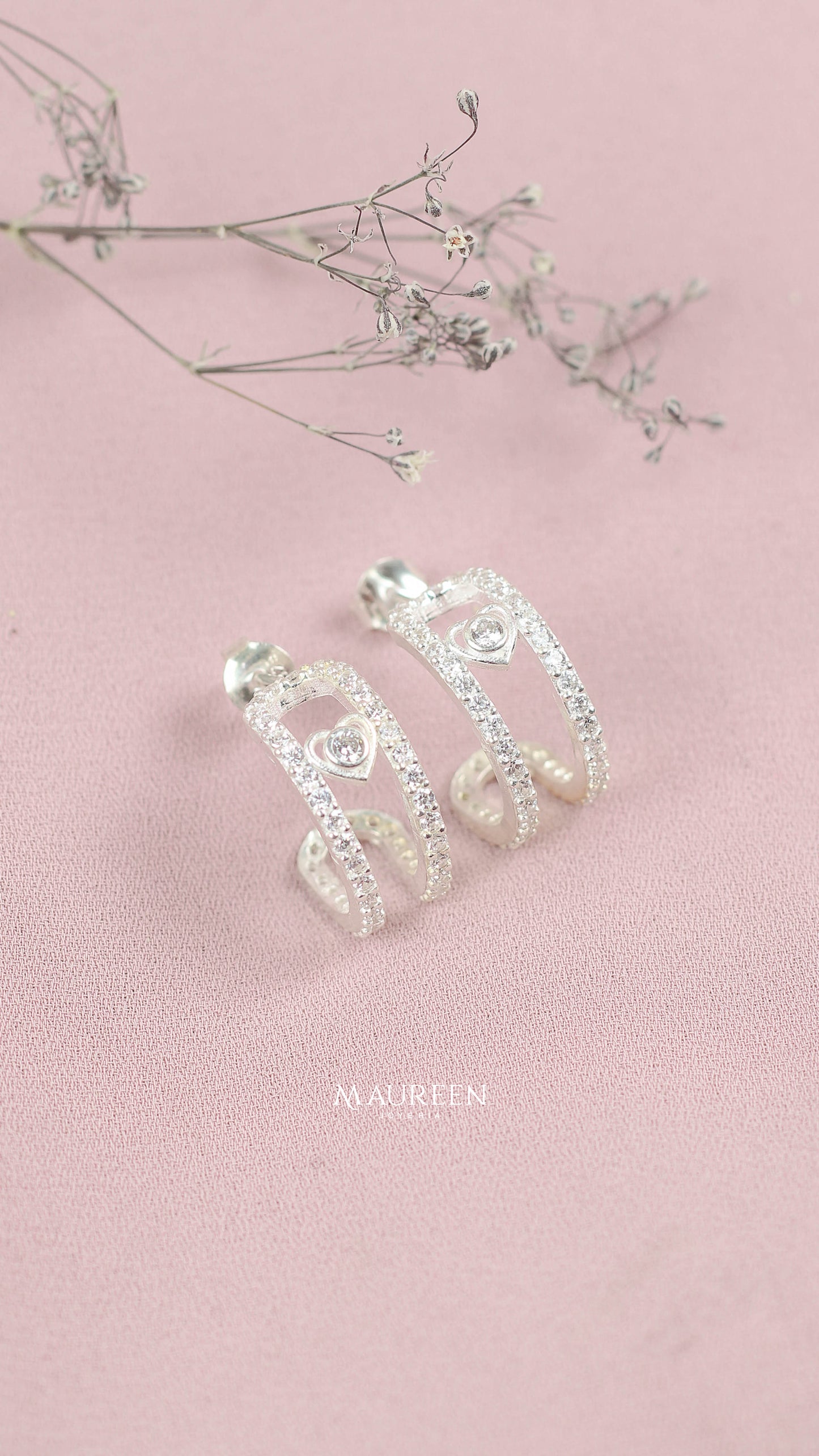 Argolla calada con circones con corazon - Plata