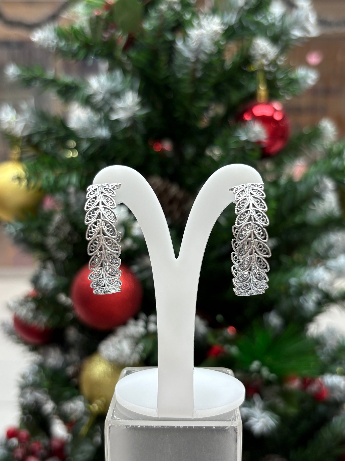 Argolla filigrana hojas poste - Plata quemada