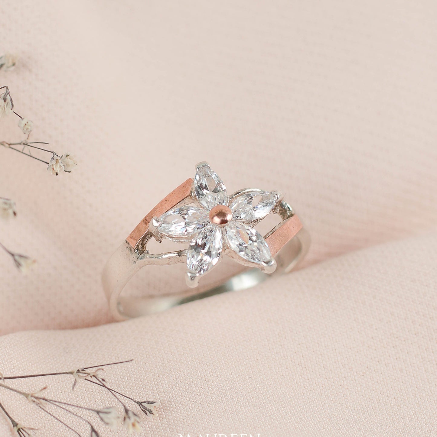 Anillo flor blanca plata/oro  - Plata