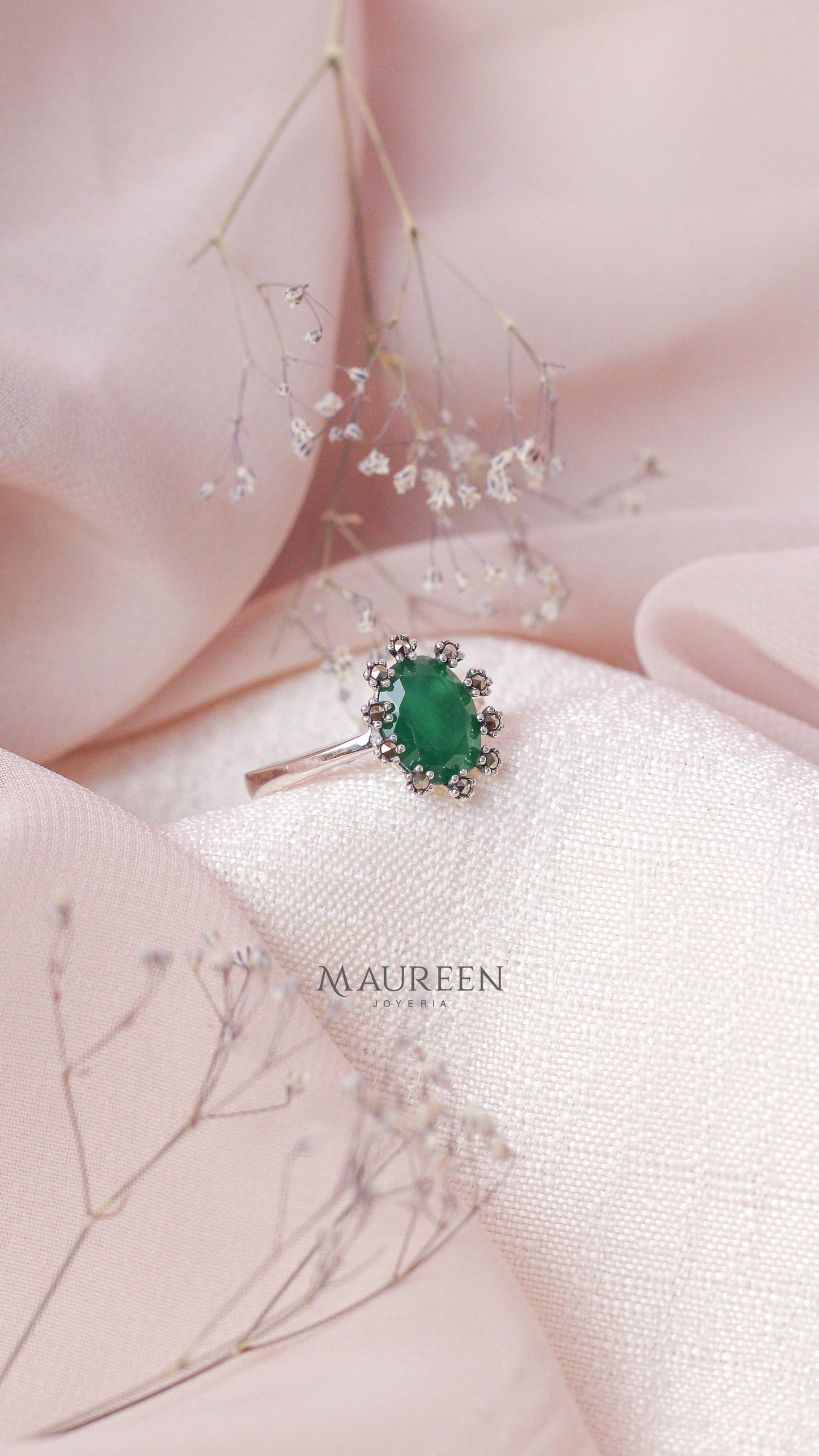 Anillo flor marquesita esmeralda oval - plata