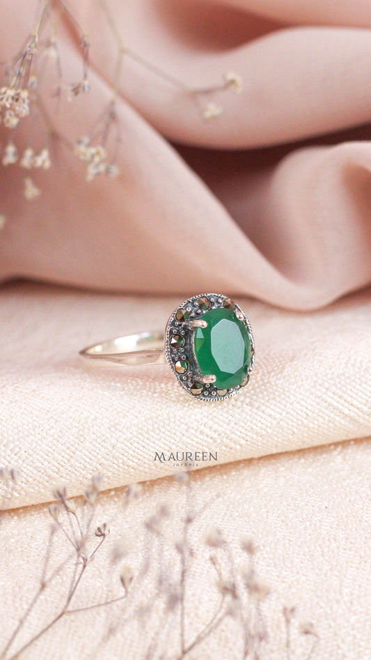 Anillo esmeralda rodeado de marquesitas