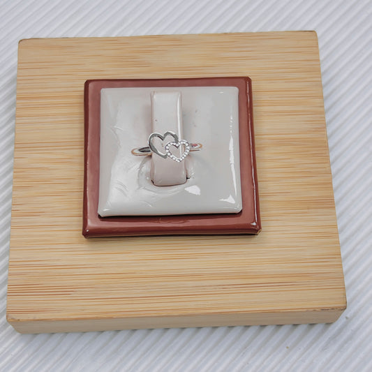 Anillo dos corazones calados, uno con puntos - plata