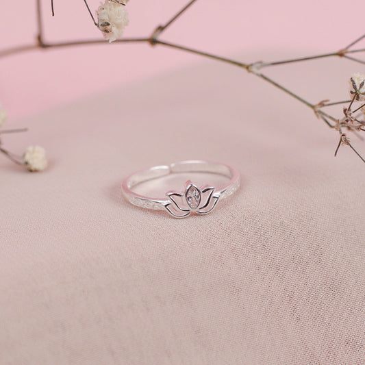 Anillo ajustable flor de loto minimalista - plata