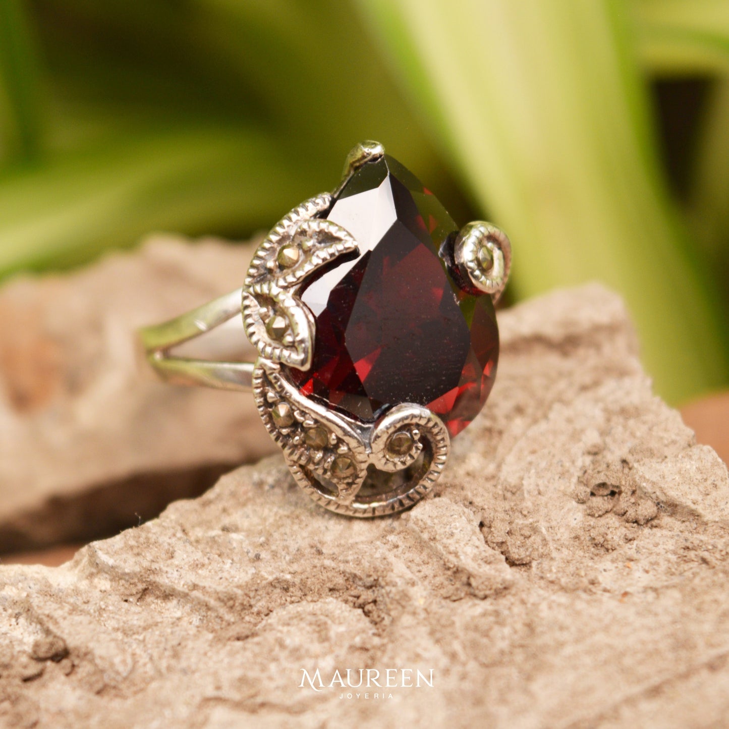 Anillo gota marquesita piedra granate - Plata