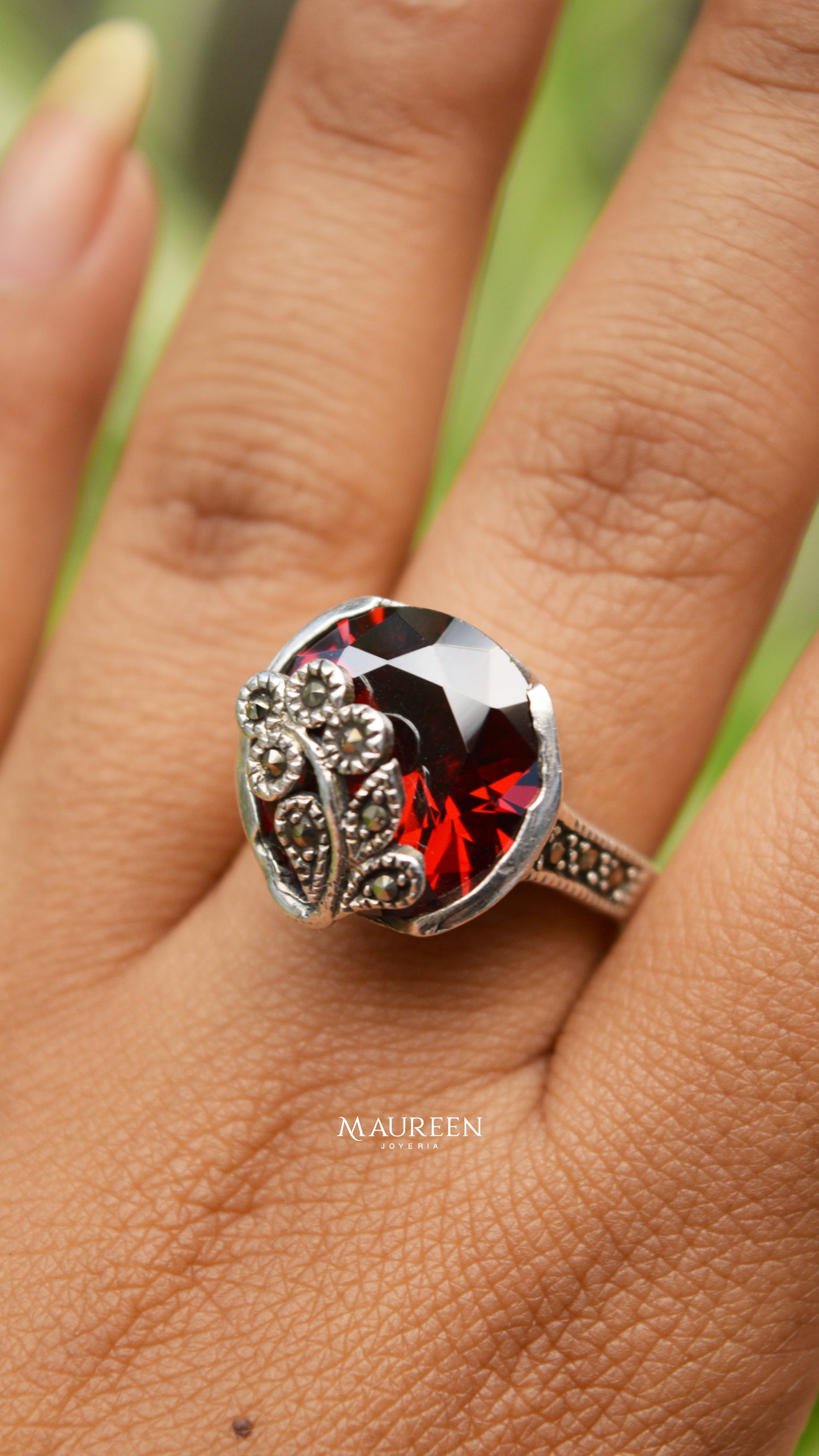 Anillo flor marquestia piedra rubí  - Plata