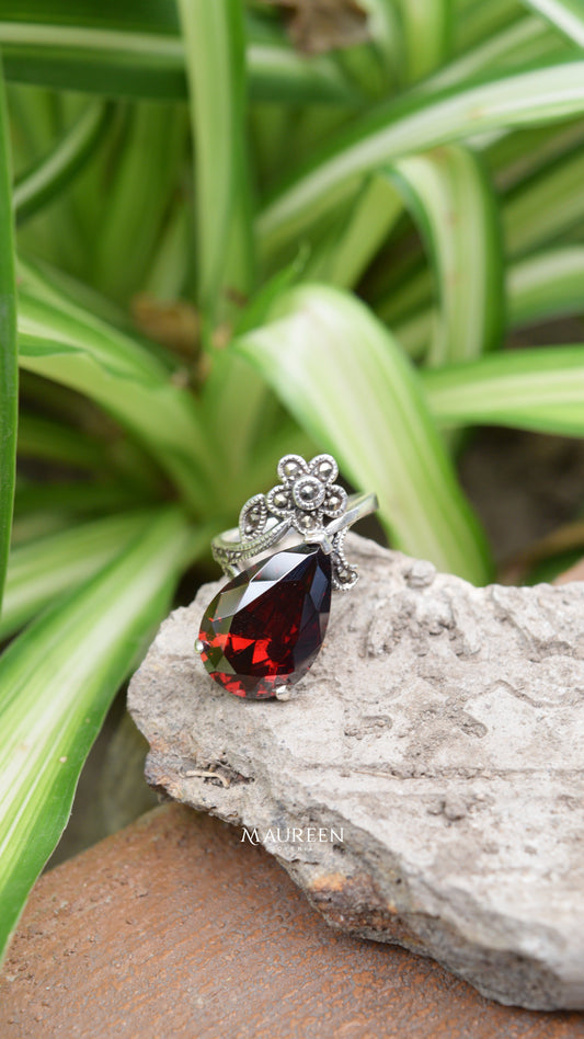 Anillo flor marquestia piedra rubí  - Plata