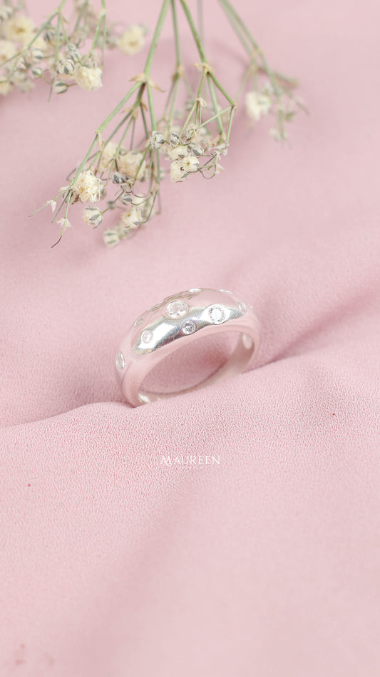 Anillo punto de luz circones blancos incrustados - Plata